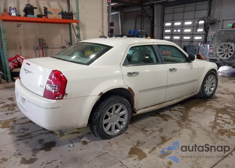 2008 Chrysler 300 Touring z USA, uszkodzony, nr VIN 2C3KK53G08H128890
